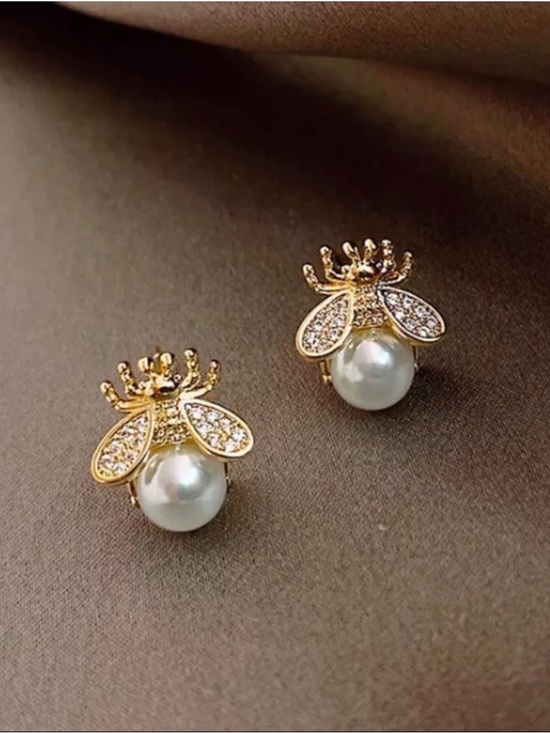 Jewelry - Gold Tone Bee Pearl Earrings